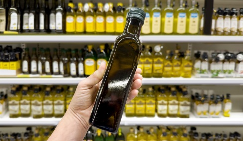 Λήγει το ελαιόλαδο; Τι σημαίνει πραγματικά η ημερομηνία στη φιάλη