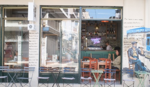 10 νεο-καφενεία σε όλη στην Αθήνα που παντρεύουν το παλιό με το σύγχρονο