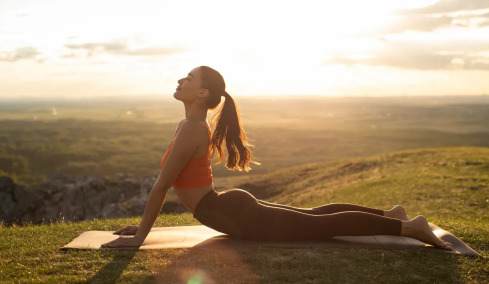 Η απλή άσκηση Pilates που βελτιώνει τη στάση σώματος – Όλοι μπορούμε να την κάνουμε
