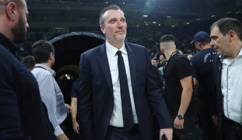 Ολυμπιακός κατά Γιαννακόπουλου και ΕΡΤ: Αυτό που ζήσαμε σήμερα είναι ντροπή, μπήκε στο γήπεδο και κυνηγούσε τους διαιτητές, λέει ο Λεπενιώτης
