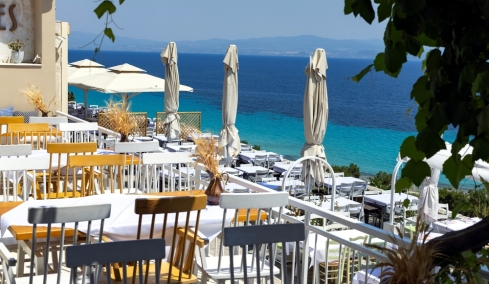 ΑΑΔΕ: 4.000 καλοκαιρινοί έλεγχοι με ΑΙ σε εστίαση, τουρισμό και εμπόριο