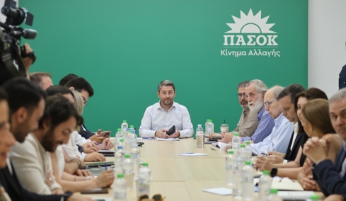 Αιχμή Ανδρουλάκη για Δούκα: Τον κόσμο δεν τον ενδιαφέρουν τα πολιτικά προξενιά, κόμμα ΙΧ η ΕΛΑΣ του Τσίπρα