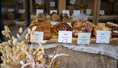 5 καταπληκτικές στάσεις για pain au chocolat και καφέ στο χέρι στο Παρίσι
