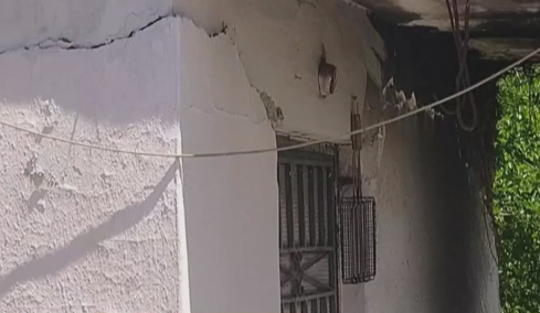 Ζημιές σε σπίτια, μαγαζιά και εκκλησία και κατολισθήσεις στην Εύβοια μετά τους ισχυρούς σεισμούς, οι πρώτες εικόνες
