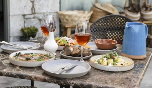 Aspasia: Πιάτα εμπνευσμένα από τη Μάνη αλλά και απ’ όλη την Ελλάδα