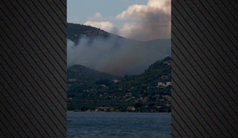 Φωτιά τώρα κοντά σε σπίτια στη Λίμνη Βουλιαγμένης στο Λουτράκι: Ήχησε το 112 για ετοιμότητα, εναέρια μέσα επιχειρούν στο μέτωπο