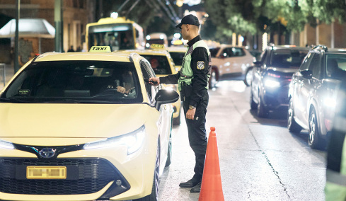 Νέα εξόρμηση της Τροχαίας στην Αττική με 10 συλλήψεις για οδήγηση υπό την επήρεια αλκοόλ, αφαιρέθηκαν 1.211 διπλώματα 