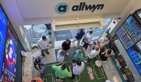 Σύνταγμα: Εγκαίνια για το νέο κατάστημα της Allwyn στον πιο πολυσύχναστο εμπορικό δρόμο της χώρας 