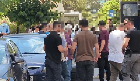 Νέες αποκαλύψεις για το κύκλωμα στις πολεοδομίες: Έπαιρναν χρήματα ακόμα και μέσα σε κουτιά γλυκών, ξέπλεναν λεφτά δωροληψίας σε έργα τέχνης