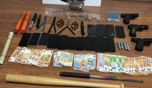 Συμμορίες ανηλίκων πουλούσαν ναρκωτικά σε μαθητές σε σχολεία και παιδικές χαρές στα βόρεια προάστια
