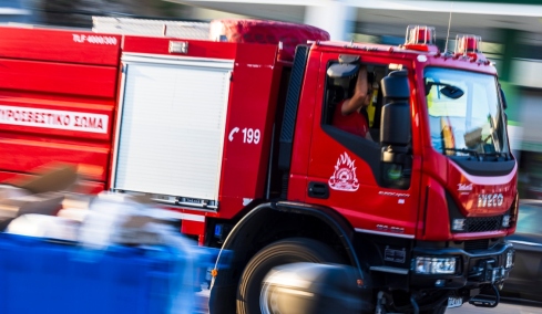 Τραυματίστηκε 60χρονος μετά από πτώση σε υπόγειο οικοδομής στην Χαλκιδική, τον απεγκλώβισε η Πυροσβεστική