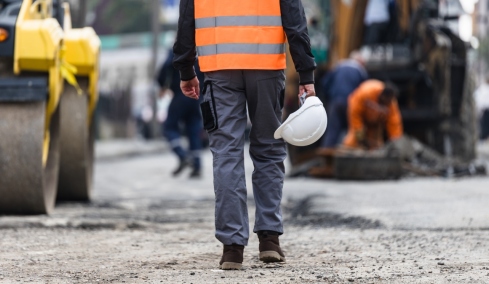 Νέος συναγερμός για τα δημόσια έργα: Αυξήσεις έως 35% στα υλικά, ανησυχία για πληθωρισμό και καύσιμα
