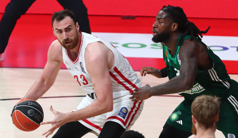 Ολυμπιακός - Παναθηναϊκός 61-50 (Γ΄ περίοδος): Ξεφεύγουν οι Πειραιώτες, live ο 5ος τελικός στο ΣΕΦ που κρίνει τον τίτλο 