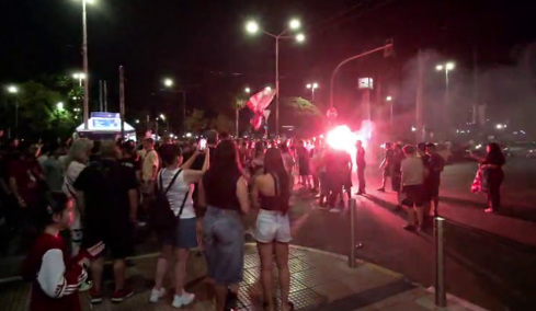 Πανηγυρισμοί στο Πασαλιμάνι για το 16ο πρωτάθλημα του Ολυμπιακού στο μπάσκετ, βίντεο και φωτογραφίες