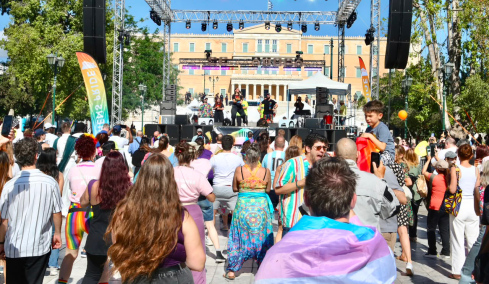Athens Pride 2026: Πλήθος κόσμου στο κέντρο της Αθήνας, δείτε φωτογραφίες και βίντεο