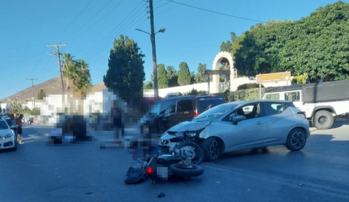 Ένας νεκρός και ένας τραυματίας σε τροχαίο στην Πάρο, μηχανή συγκρούστηκε με αυτοκίνητο
