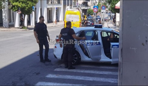 Επιδειξίας προκάλεσε αναστάτωση στο κέντρο της Λαμίας, γυναίκες κάλεσαν την Αστυνομία