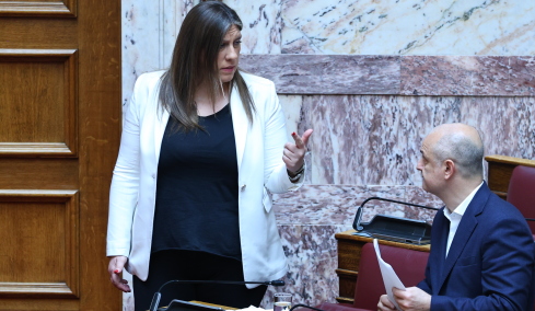 Και τρίτη αναβολή για τις άρσεις ασυλίας της πέτυχε η Κωνσταντοπούλου