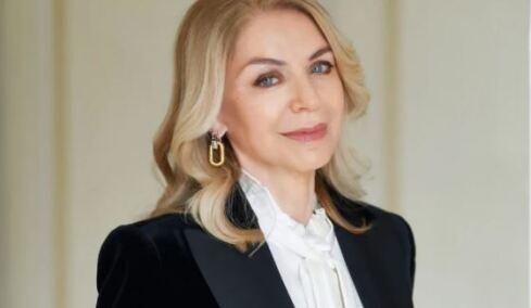 Έλλη Στάη: Με το τοπ που προσθέτει ενδιαφέρον σε κάθε εμφάνιση