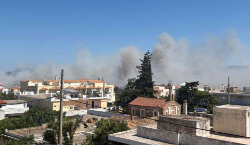 Φωτιά τώρα στα Σπάτα κοντά στο αεροδρόμιο, 5 εναέρια στη μάχη της κατάσβεσης 