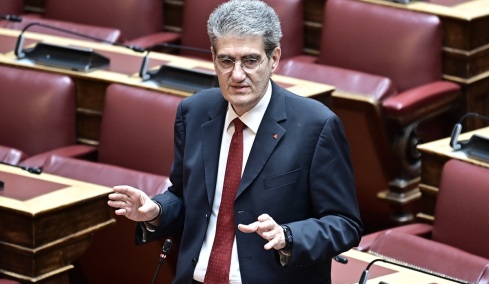 Οργισμένη ανάρτηση του εκπροσώπου του ΣΥΡΙΖΑ, καταγγέλλει προπηλακισμούς στην Κουμουνδούρου