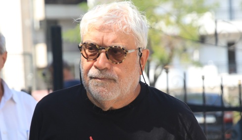Ο Πιατάς απάντησε στον Σμαραγδή για τους θανάτους του Μουστάκα και του Ψάλτη: Να καταργήσουμε και το αστείο;