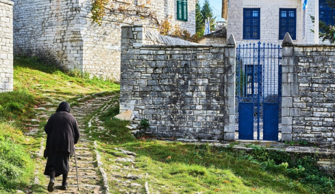 Δημογραφική βόμβα στην ελληνική περιφέρεια: Χωριά χωρίς καθόλου νέα ζευγάρια και παιδιά