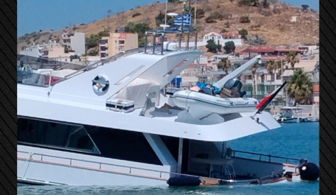 Σαλαμίνα: Βυθίζεται θαλαμηγός στη Μαρίνα Βουρκαρίου, δείτε βίντεο και φωτογραφίες