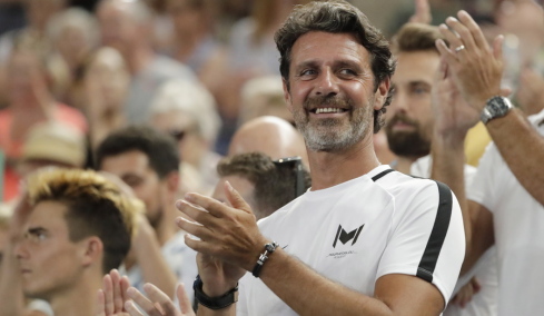 O Μουράτογλου ανέλαβε ξανά τον Τσιτσιπά: «Δεν βρίσκεται εκεί όπου ανήκει, χτίζουμε ξανά πάνω στη δύναμη του Στεφ», βίντεο