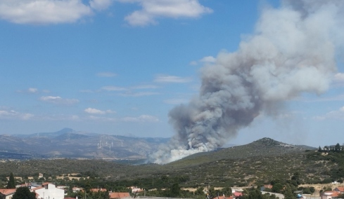 Μεγάλη φωτιά στην Οινόη του Δήμου Μάνδρας: Στάλθηκε 112, επιχειρούν 144 πυροσβέστες και 12 εναέρια μέσα, δείτε βίντεο
