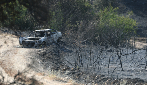 Χωρίς ενεργό μέτωπο η πυρκαγιά στο Ωραιόκαστρο μετά από ολονύχτια μάχη - Κάηκαν επιχειρήσεις, 4 πυροσβέστες μεταφέρθηκαν στο νοσοκομείο
