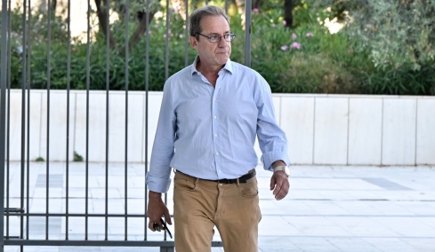 Δίκη Λιγνάδη: «Ήρθε στο δωμάτιο και με κακοποίησε, πλενόμουν και έκλαιγα, πώς τα κάνεις αυτά σε έναν 17χρονο;» - Η κατάθεση του άνδρα που κατήγγειλε βιασμό
