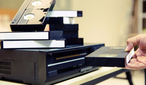 Έχετε παλιές VHS στο σπίτι; Κάποιες πωλούνται πάνω από 3.600 ευρώ - Οι κασέτες που έγιναν συλλεκτικός θησαυρός