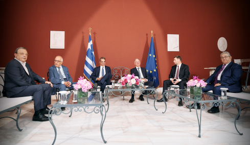 «Πυρετός» για τη δεξίωση για την Αποκατάσταση της Δημοκρατίας: Ποιοι πάνε και ποιοι όχι