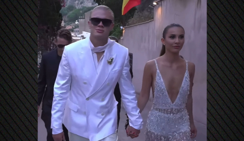 O Χάαλαντ σε εκδήλωση της Dolce & Gabbana με φόντο το Ιόνιο και μεταξωτό κοστούμι, δείτε βίντεο