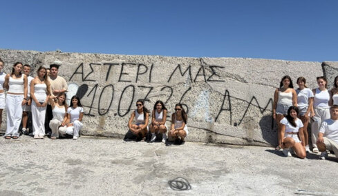 «Πέτα ψηλά, λαμπρό μας αστέρι»: Λευκά μπαλόνια στον ουρανό της Σάμου από τους φίλους της για την 15χρονη Άννα-Μαρία της Θεσσαλονίκης