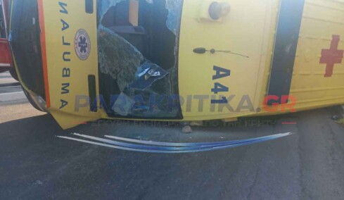 Ασθενοφόρο συγκρούστηκε με ΙΧ στα Χανιά: Από ανακοπή κατέληξε ο ασθενής, τραυματίες οι δύο διασώστες