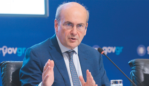Χατζηδάκης: Θετικές εξελίξεις στο ρεύμα και μειώσεις τιμών από Σεπτέμβριο, τι αλλάζει στο τεκμαρτό

