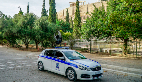 Ακρόπολη: Άνδρας με μαχαίρι τραυμάτισε δύο Ελληνοαμερικανούς τουρίστες, σε σοβαρή κατάσταση ο ένας