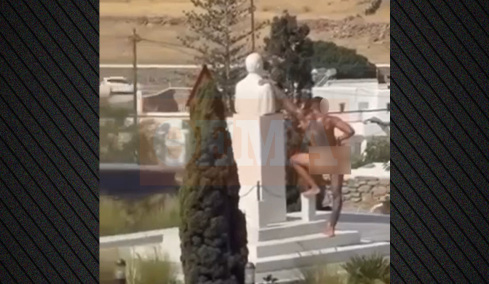 Μύκονος: Γυμνός άνδρας σε αμόκ ερωτοτροπούσε σε άγαλμα, δείτε βίντεο