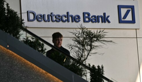 Τρεις «επιδρομές» στην Deutsche Bank μέσα σε επτά μήνες: Το σκάνδαλο Cum-Cum, η υπεξαίρεση χρήματος και o Αμπράμοβιτς