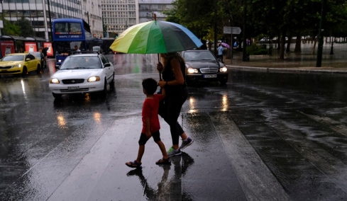 Κακοκαιρία σήμερα με βροχές, καταιγίδες και χαλάζι: Οι περιοχές που επηρεάζονται, πότε βελτιώνεται το σκηνικό