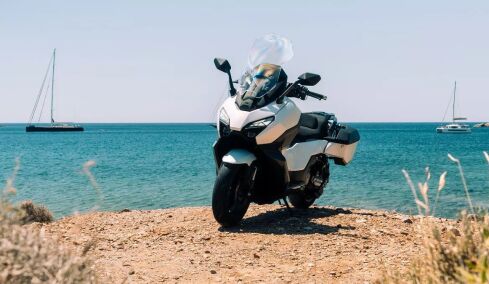 SYM TTLBT: Scooter που σε… ταξιδεύει (+video)