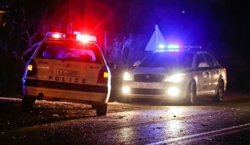 Πώς έγινε η καταδίωξη - θρίλερ στο Αντίρριο, δραπέτευσε πεζός αφού έσπασε διόδια και εμβόλισε περιπολικό