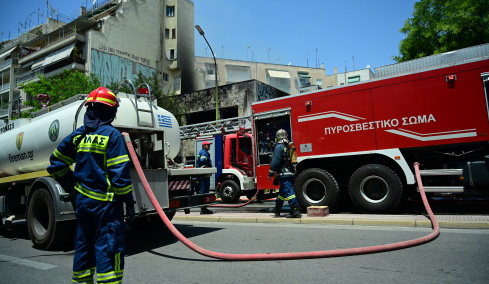Φωτιά σε χαμηλή βλάστηση στη Νέα Πεντέλη Αττικής