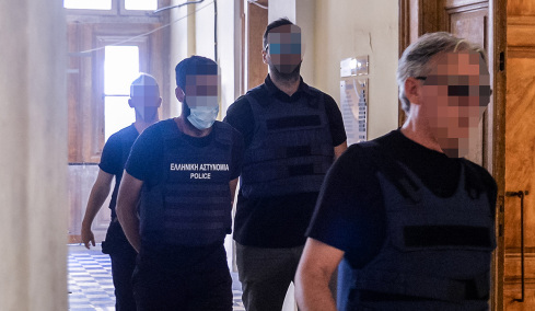 Εγώ έτρωγα εκείνη την ώρα, χτύπησε το κουδούνι νομίζοντας ότι έλειπα: Η απολογία του 41χρονου για τον θάνατο της διασώστριας στη Σύρο 