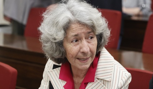 «Ο πατέρας μου δεν έγραψε ποίηση για να έχω εγώ προίκα»: Η νέα αιχμή της Έρης Ρίτσου για τον Γιώργο Χατζιδάκι