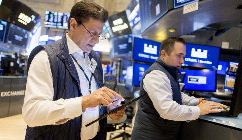 Wall Street: Οι Big Tech κράτησαν όρθια την αγορά παρά τις πιέσεις από τη Fed και τα ομόλογα