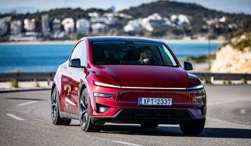 Ο νέος ψηφιακός βοηθός της Tesla μιλάει Ελληνικά