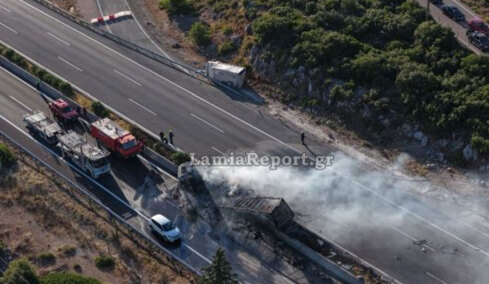 Νέες εικόνες από το τρομακτικό τροχαίο στη Φθιώτιδα από την σύγκρουση δύο φορτηγών, με έναν νεκρό